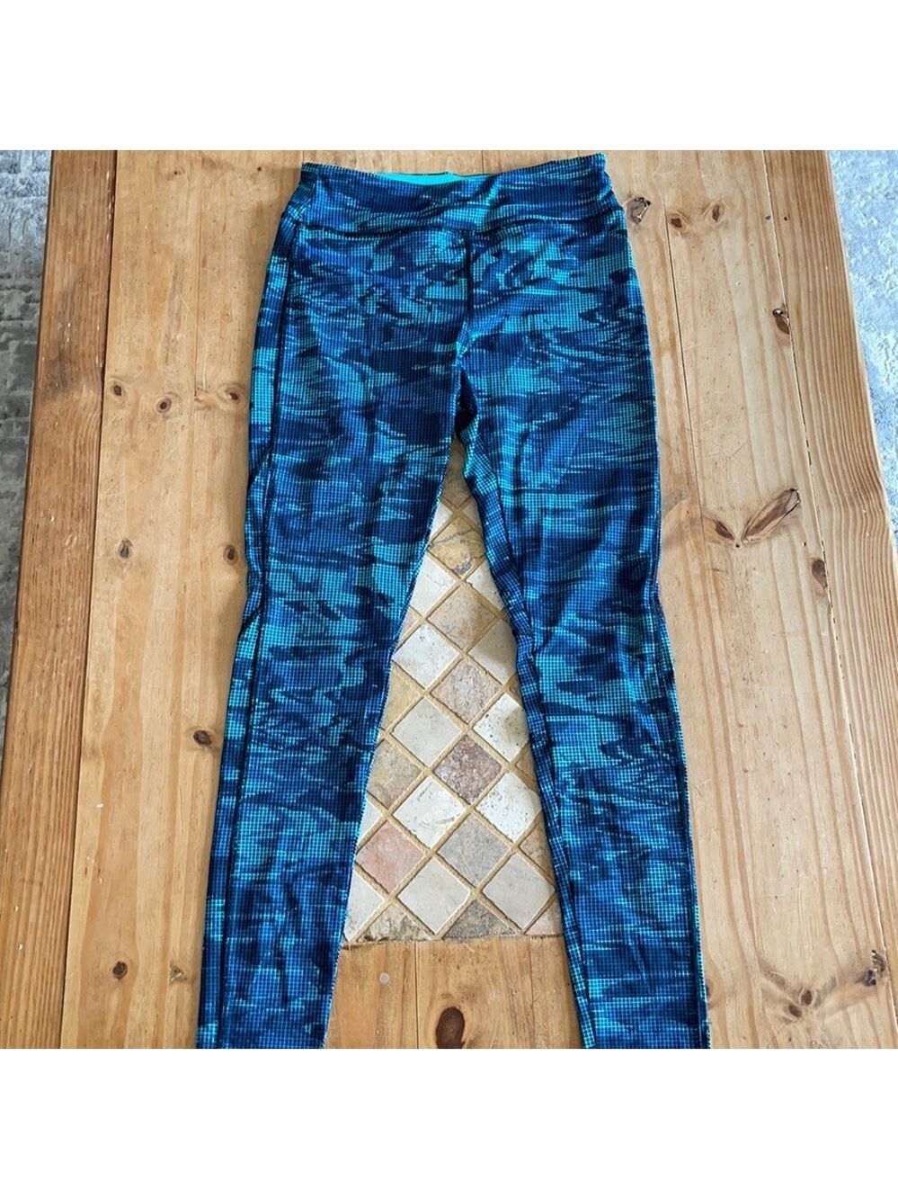 Forever 21 adorable workout leggings size S🥰